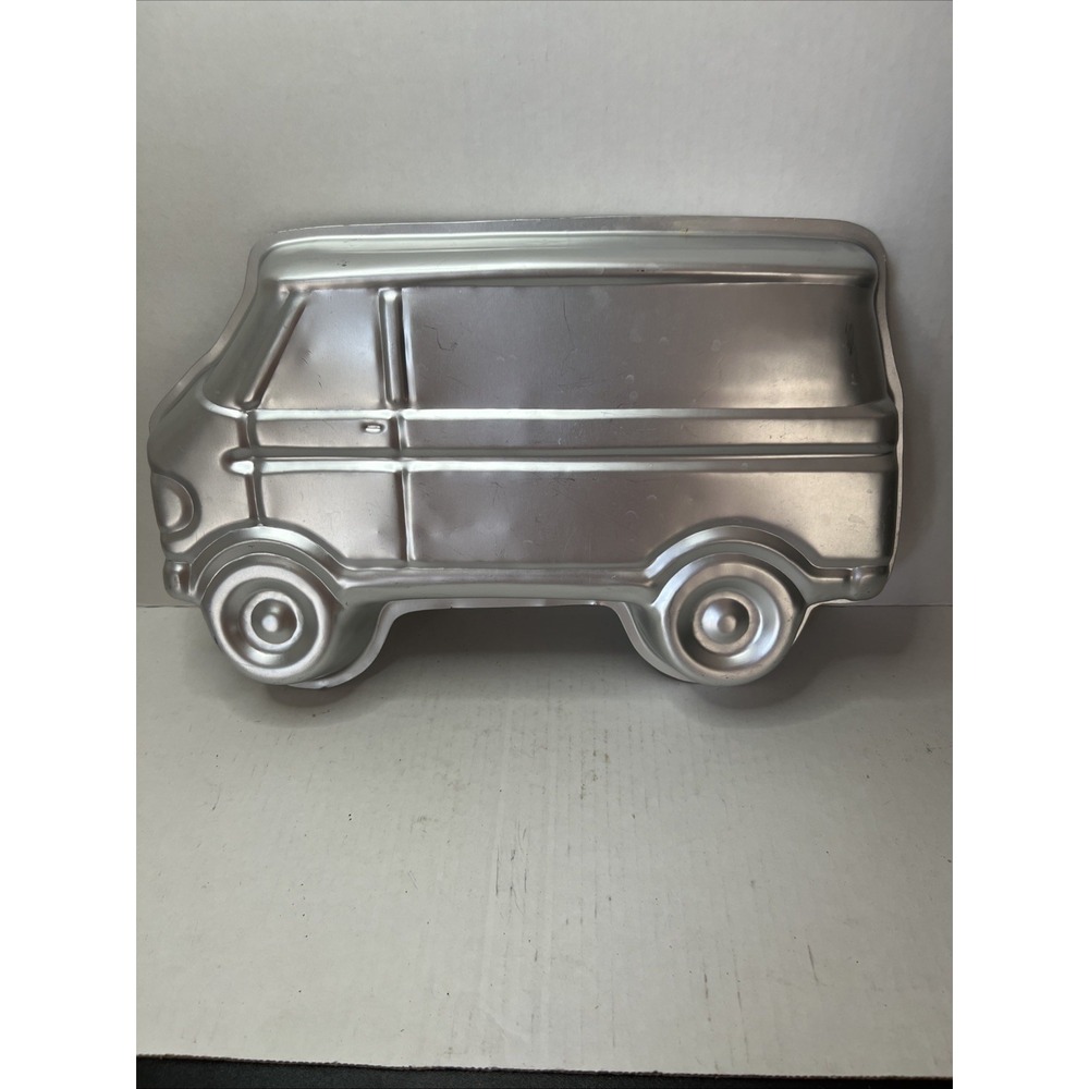 1978 Wilton Hippie/Scooby Doo Van Cake Pan